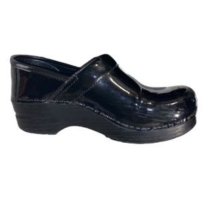 Dansko Professional Black Patent Leather Slip-On Clogs Size EU 38/US 7.5-8 Wide